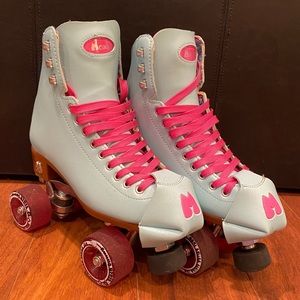 Moxi Beach Bunny skates
